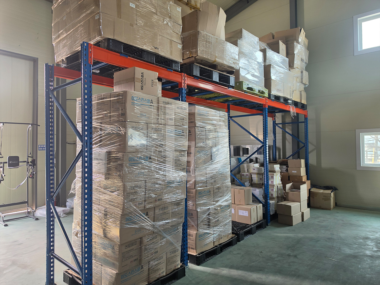 본사 물류 창고_업체별 물품 보관 및 입/출하장