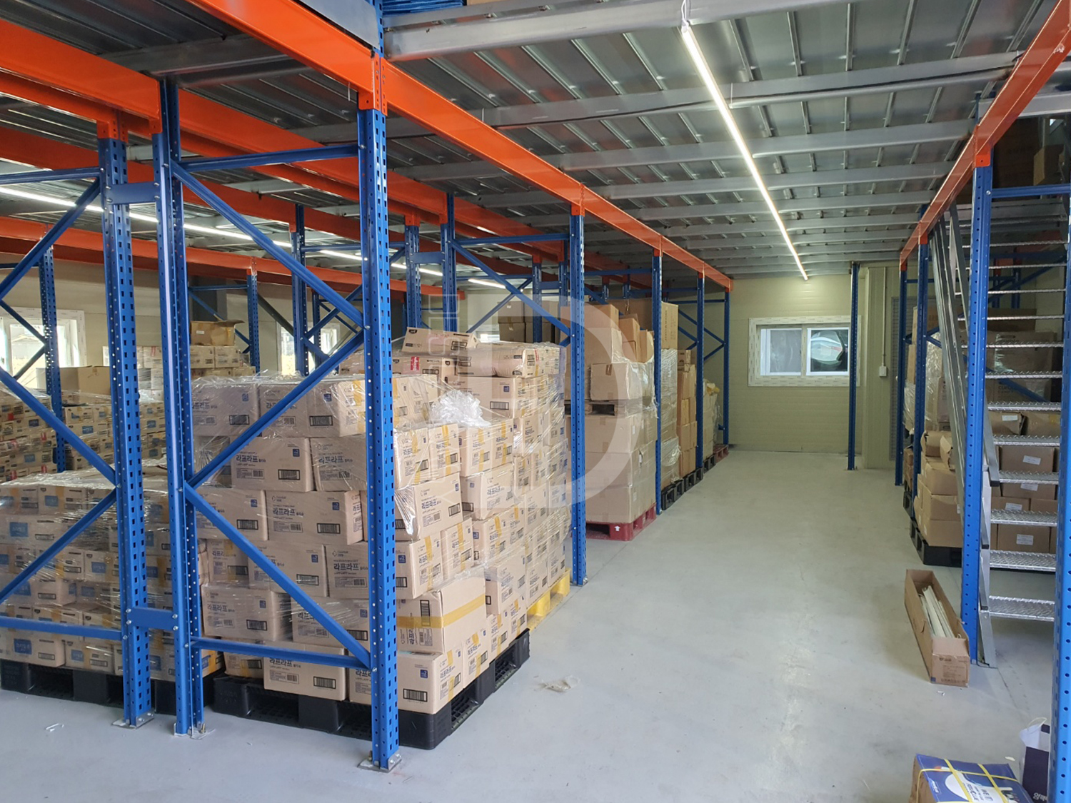 본사 물류 창고_업체별 물품 보관 및 입/출하장